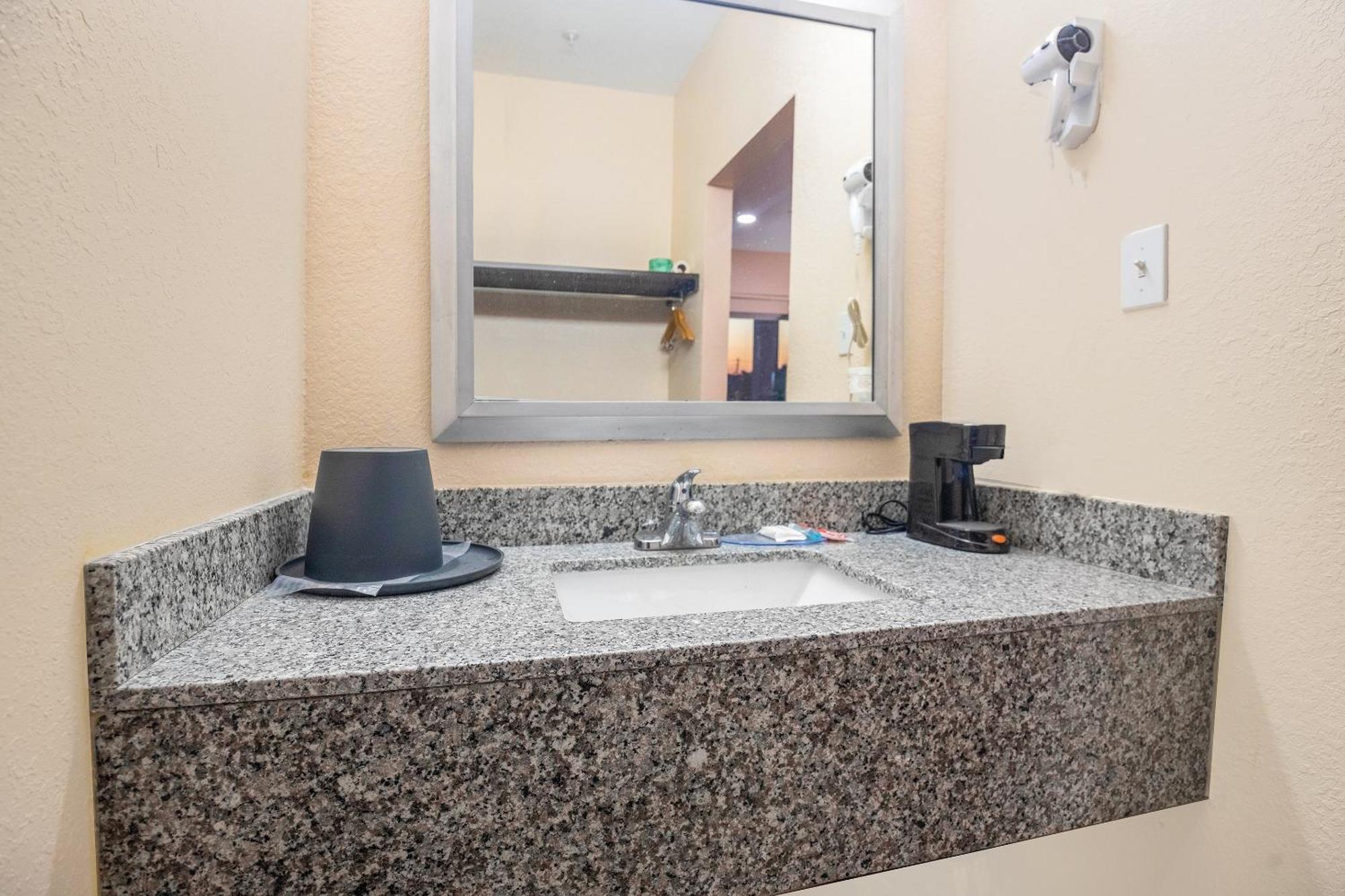 Oyo Hotel Adairsville Calhoun South I-75 ภายนอก รูปภาพ